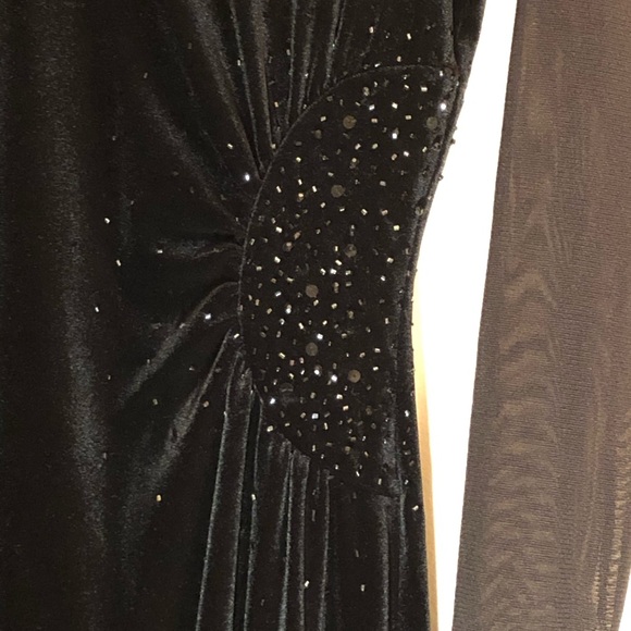 Spectacular Fomal Talbots Black Velvet Long Dress - Picture 2 of 8
